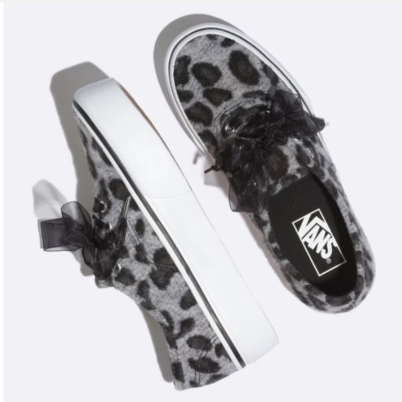 Vans authentic platifform fuzzy leopard sneaker 🐾 - Picture 2 of 3